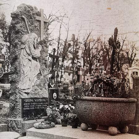 Pomník s kamenosochařskou prací